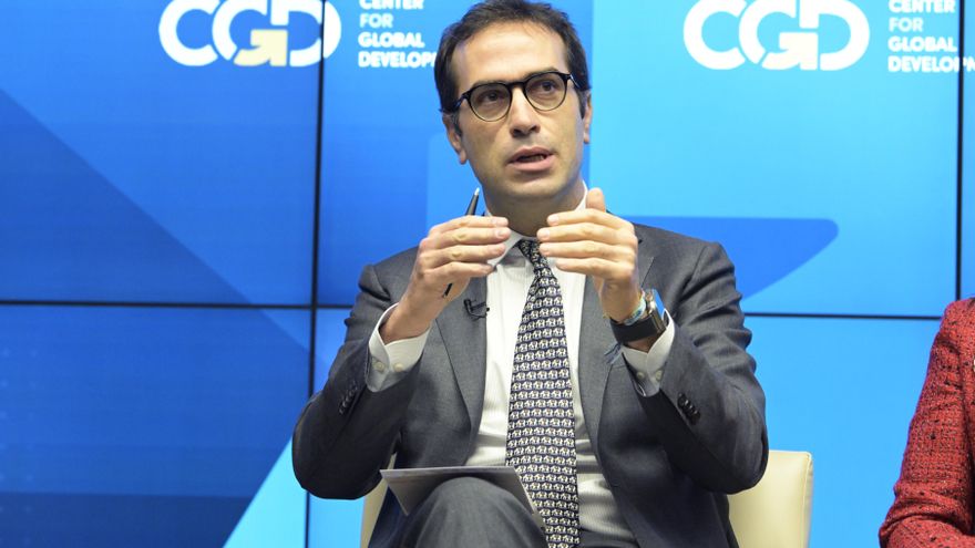 España se une a otros cuatro países europeos para exigir a la UE un impuesto a los beneficios de las eléctricas