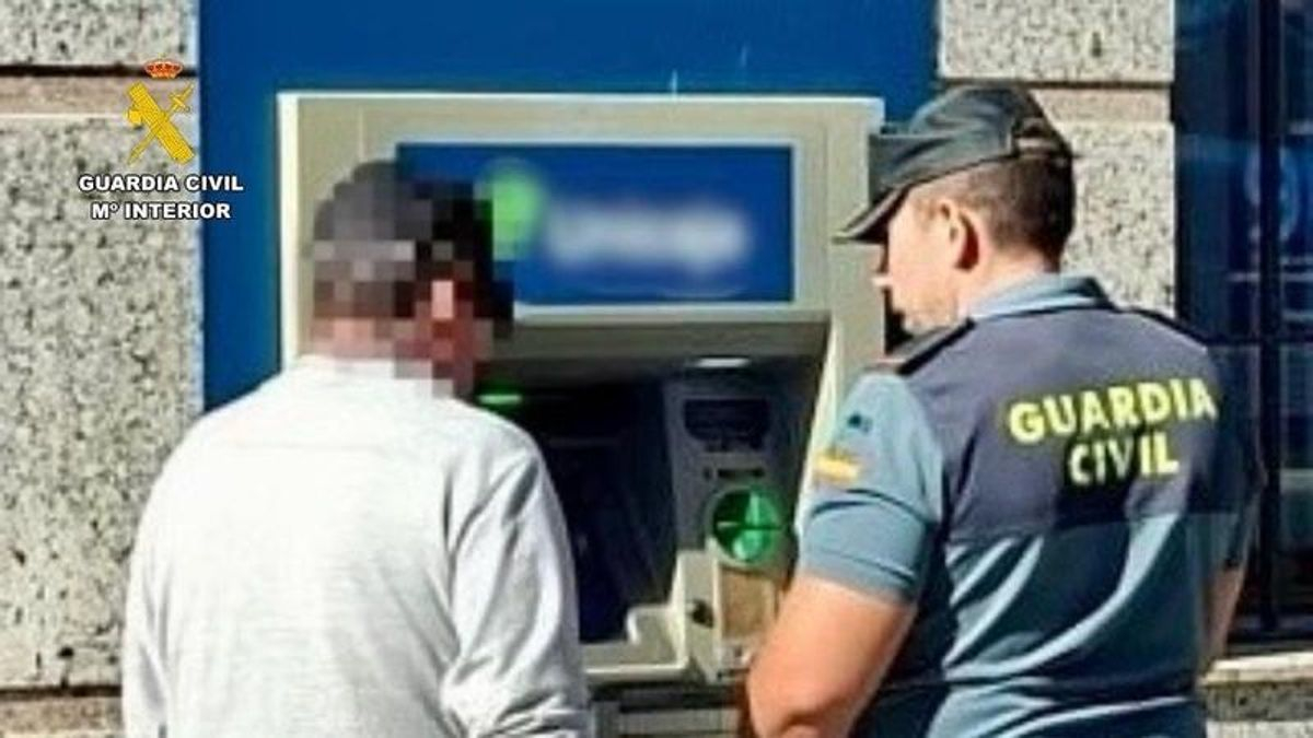 Investigan a una persona en Cáceres por llevarse 500 euros de un cajero tras dejar un pensionista la sesión abierta