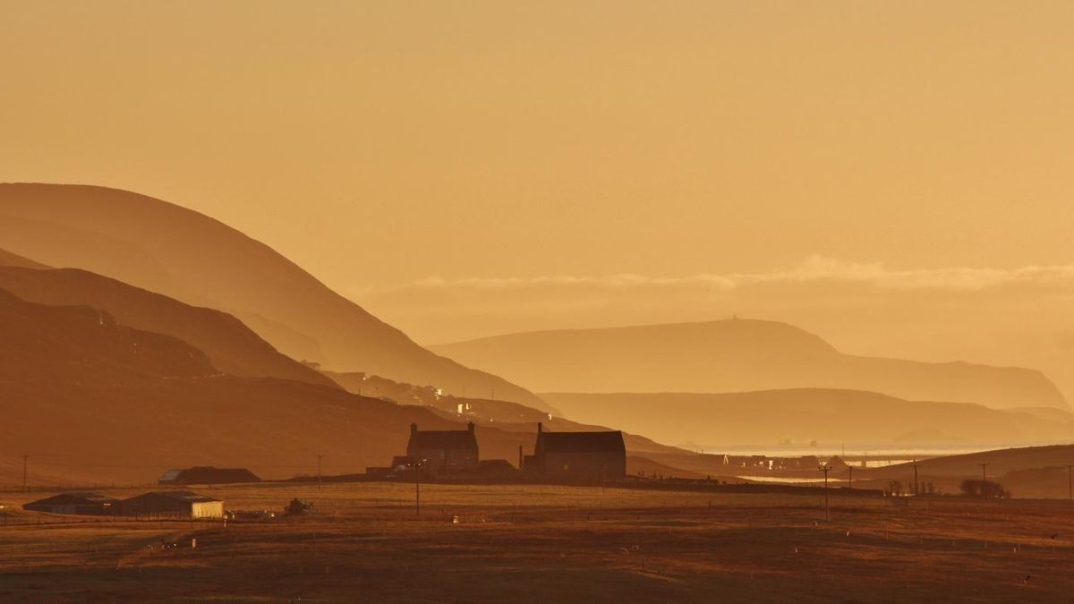Atardecer en Tingwall Kirk. Aquí se celebraba el parlamento vikingo de las Islas Shetland.