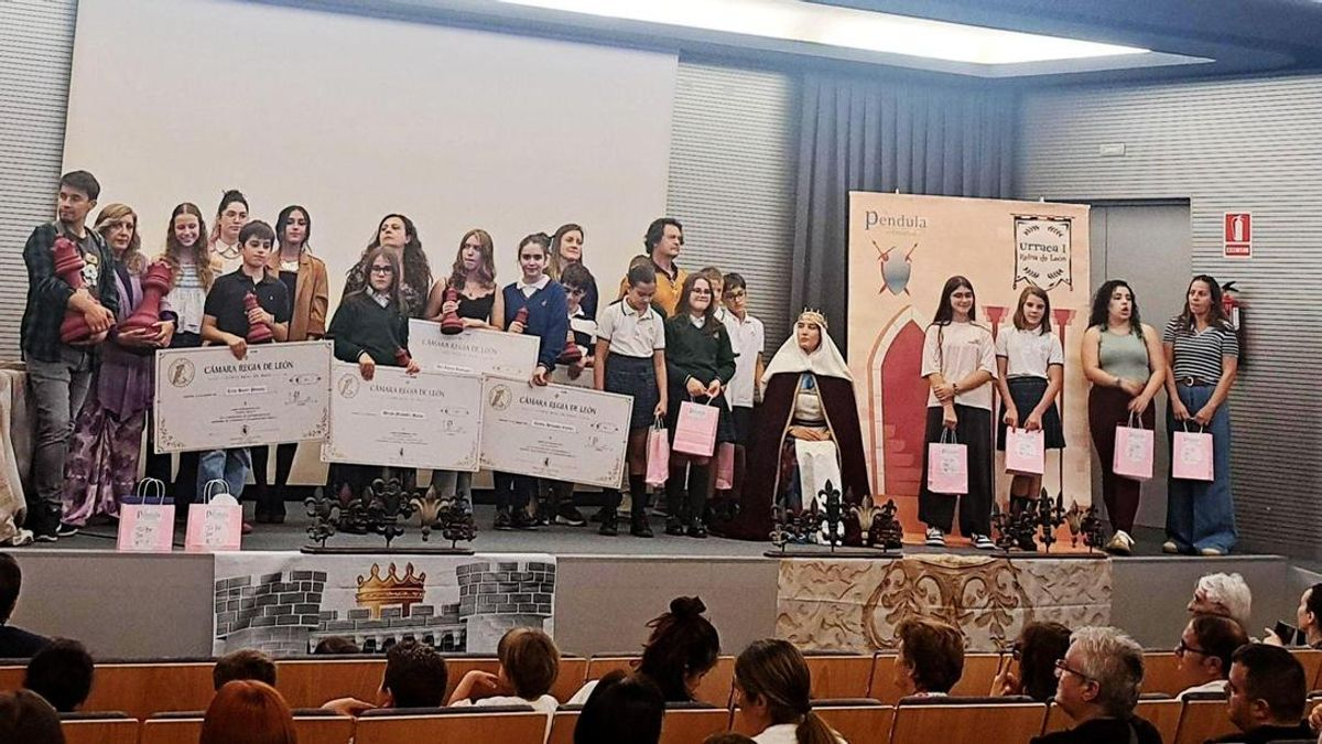 Premio para las niñas y niños leoneses por su visión de la reina Urraca I en el certamen literario de Editorial Péndula