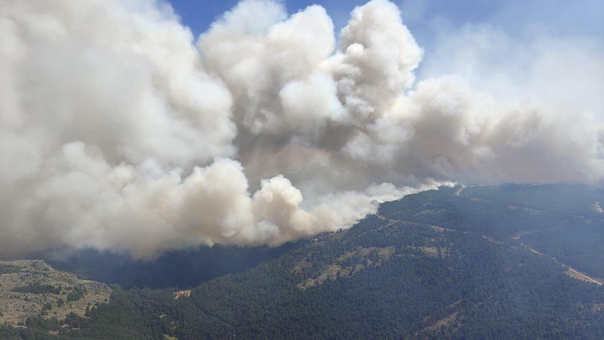 Uno de los frentes del incendio de La Mierla