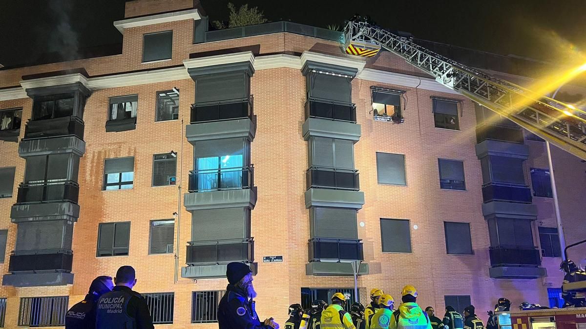 Mueren tres personas en un incendio de una vivienda de Carabanchel, en Madrid