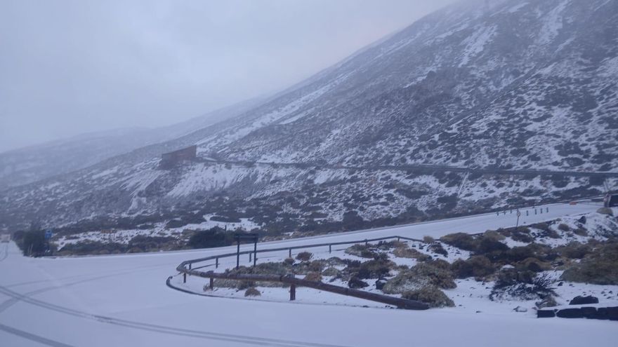 El Cabildo de Tenerife mantiene cerrados los accesos al Teide por hielo y nieve