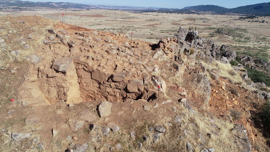 Nuevas excavaciones arqueológicas en el yacimiento de Cruz de Mayo de Brazatortas