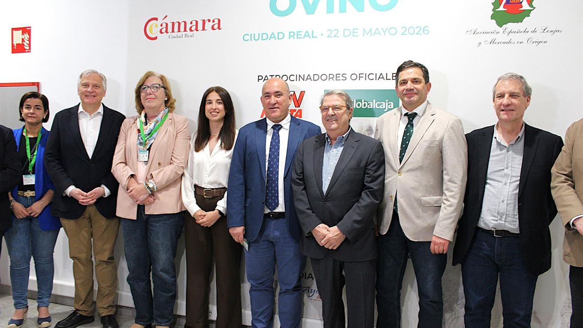 Foto de familia durante la Lonja del Ovino. JCCM