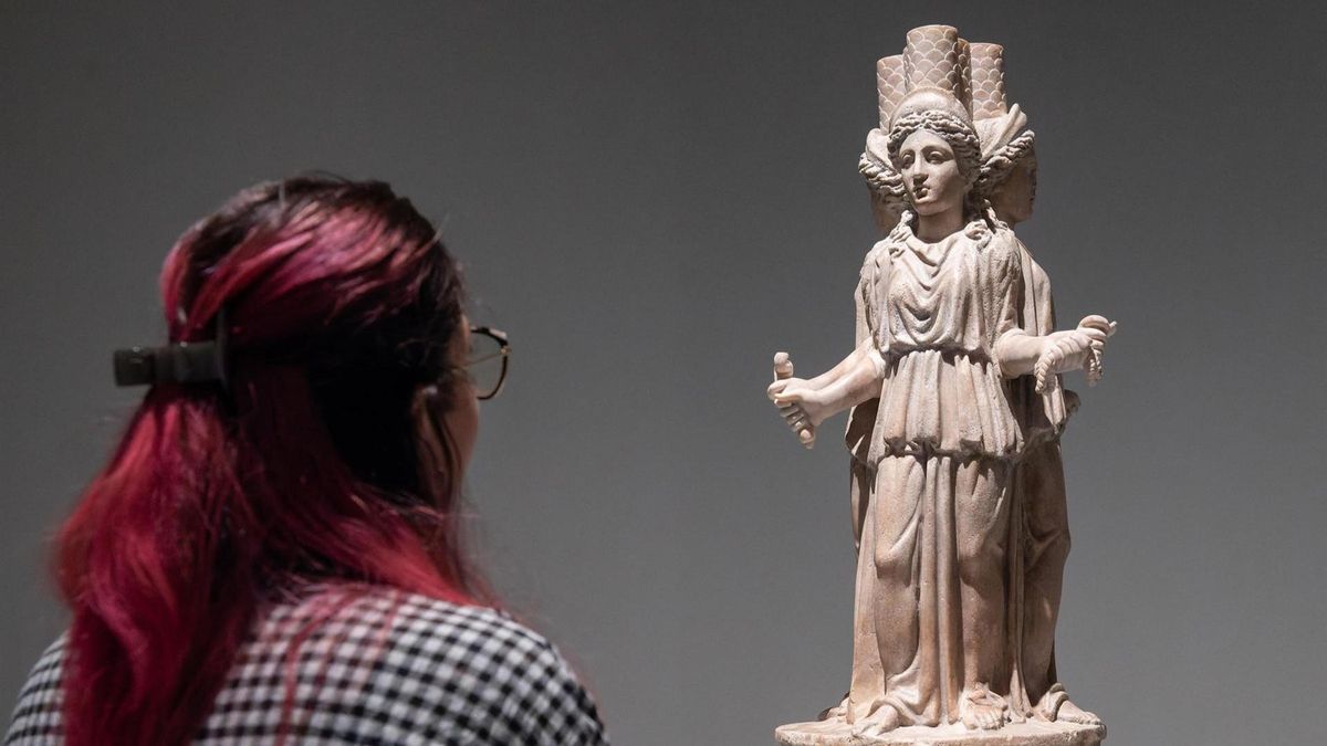 Una de las piezas de la nueva exposición de CaixaForum València 'Veneradas y temidas'.