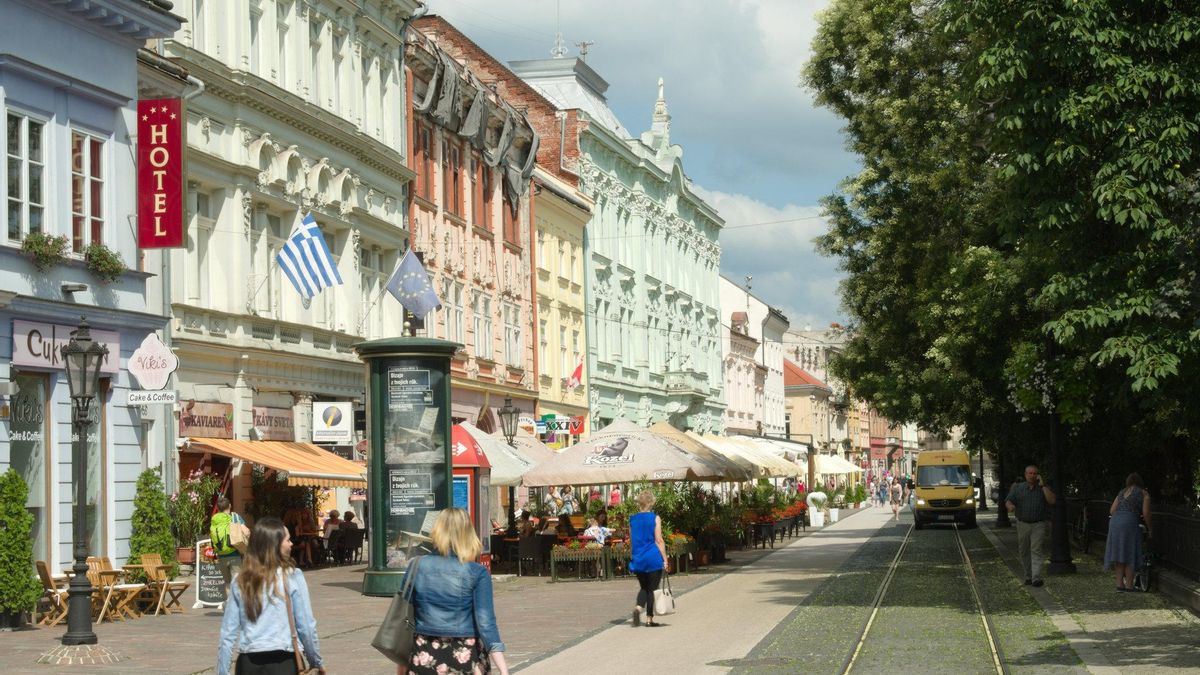 Fachadas monumentales de la calle Hlavná.