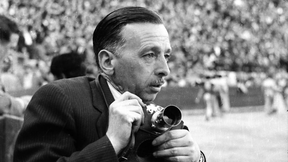 Luis Vidal Corella, en la plaza de toros coincidiendo con una corrida de Dominguín, Aparicio y el Litri (1951).