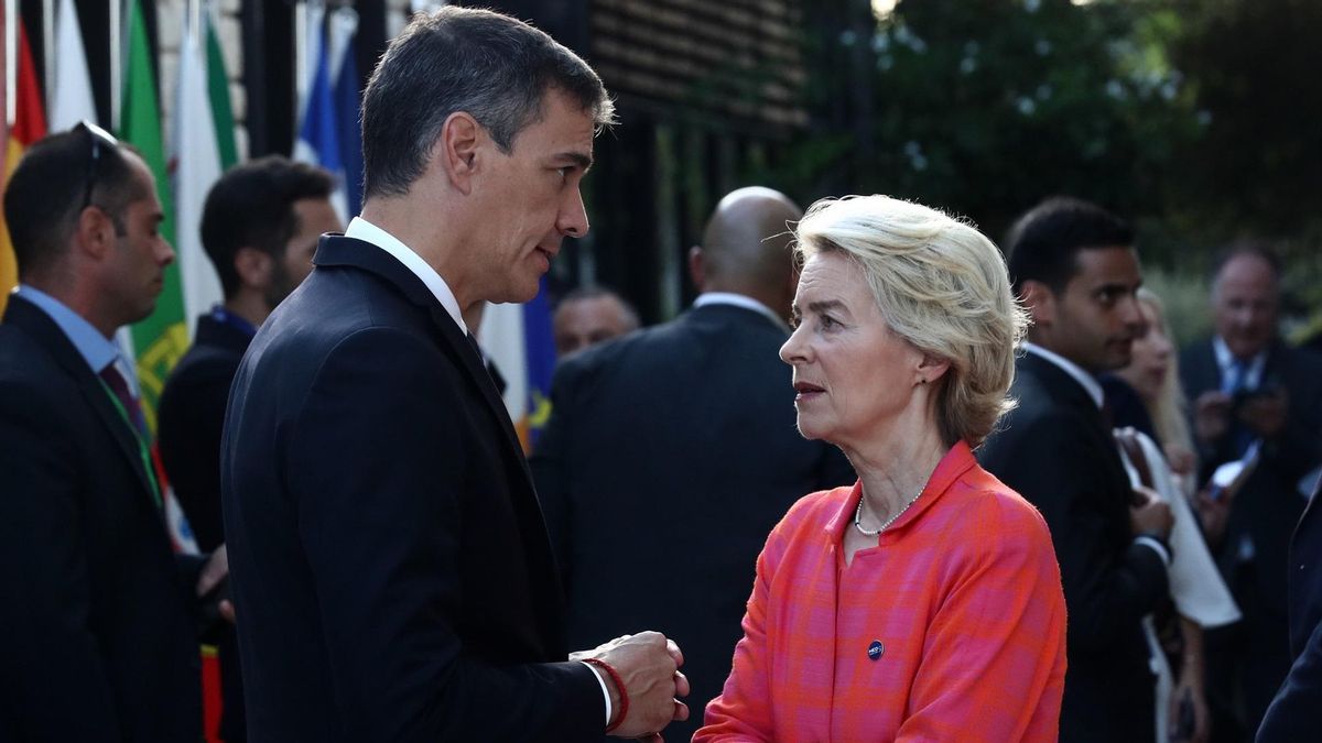 El presidente del Gobierno, Pedro Sánchez y la presidenta de la Comisión Europea, Ursula Von der Leyen, en una foto de archivo.