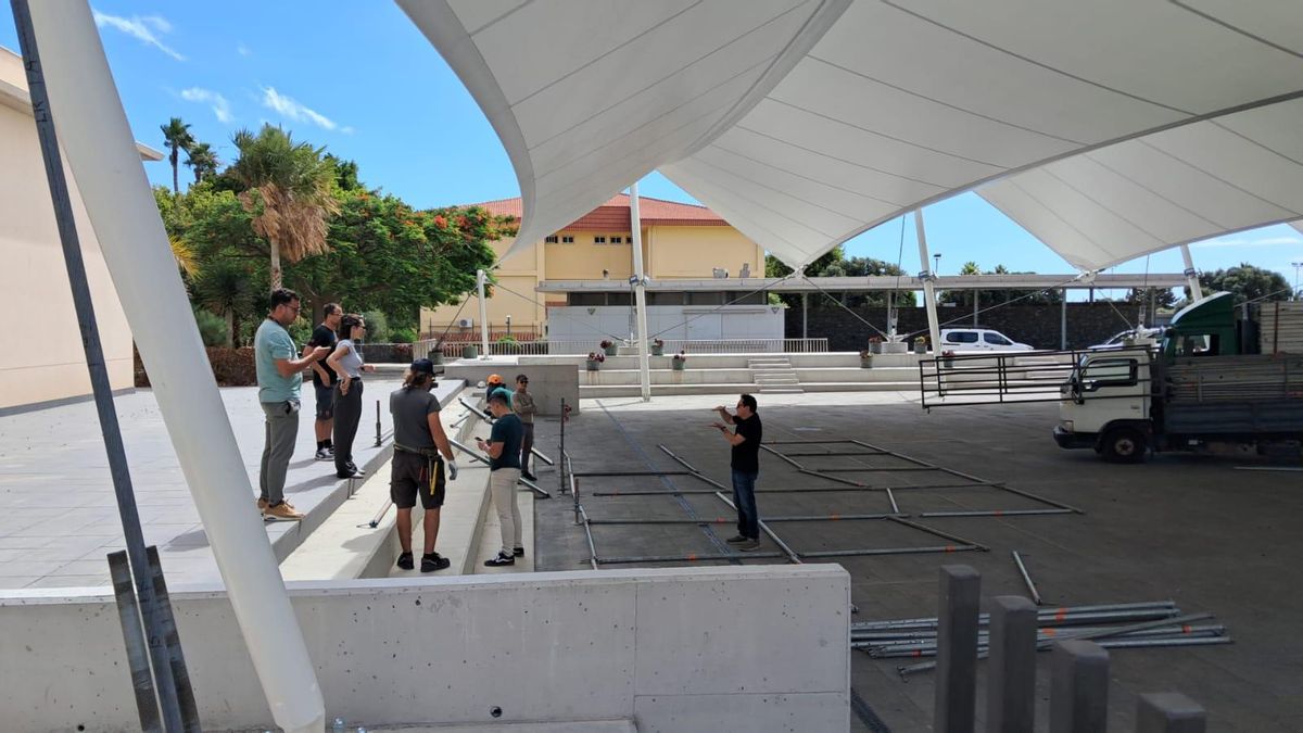 Instalación en la plaza anexa al Auditorio para dar cabida al público que no consiguió entradas dentro del recinto.