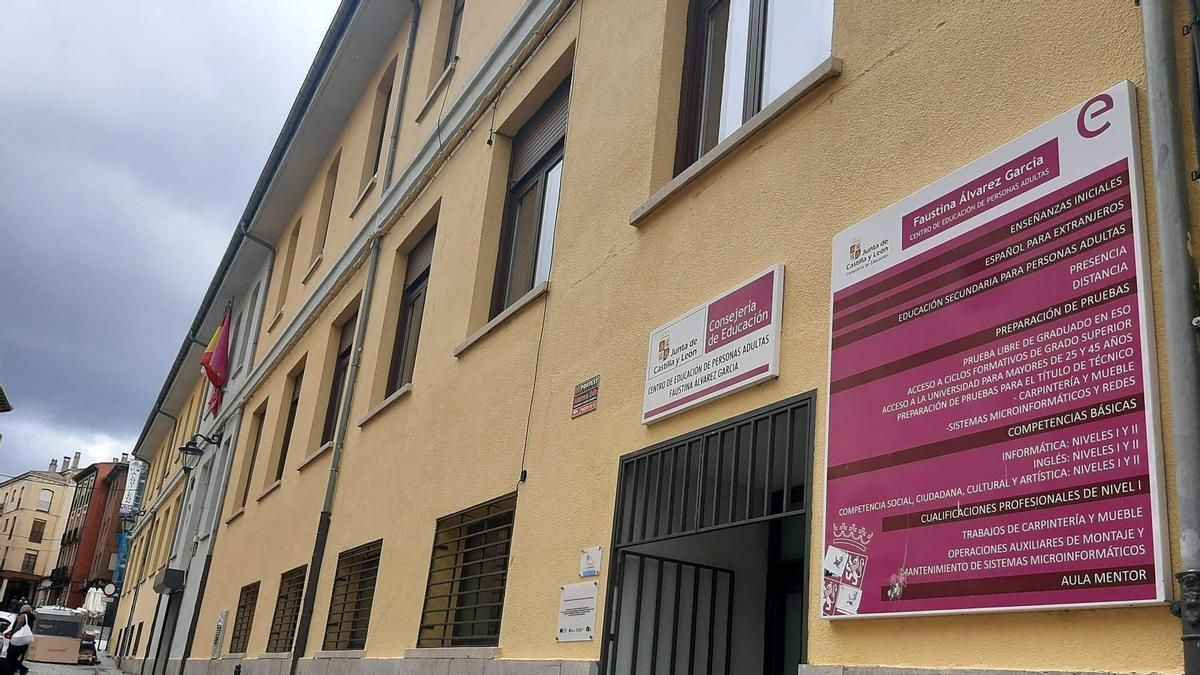 Centro de Educación de Personas Adultas Faustina Álvarez García, en León capital.