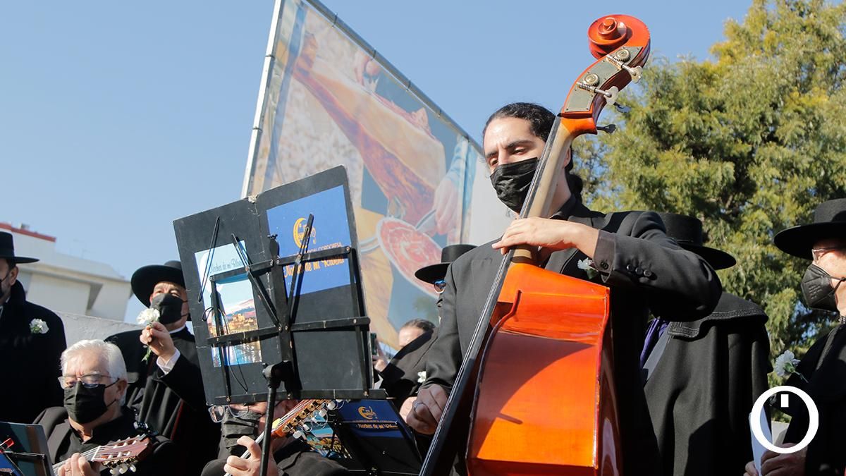 Ofrenda floral en recuerdo de María de los Ángeles García y María Soledad Muñoz