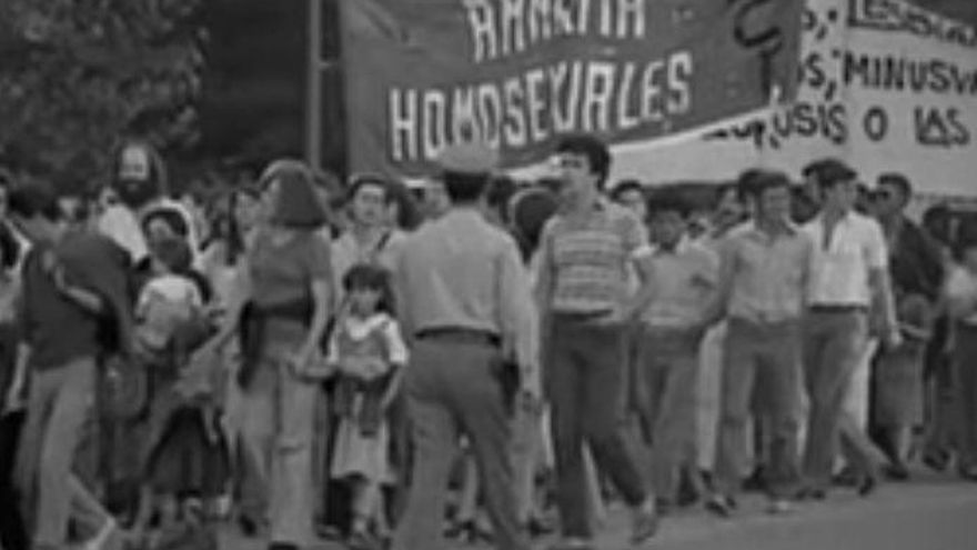 "¡Qué 'demasiao', todos los peligrosos nos hemos 'juntao'!": la primera manifestación del Orgullo en Madrid