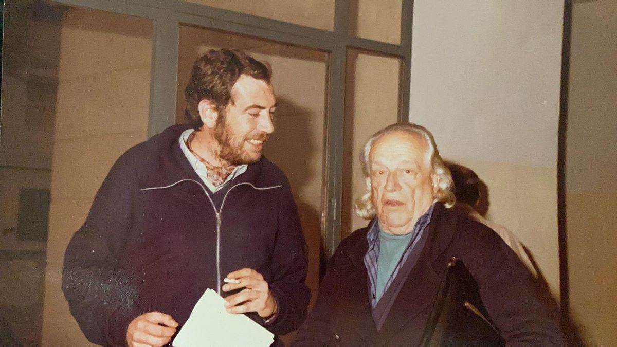 Guillermo Alonso del Real (tío) junto al poeta Rafael Alberti.