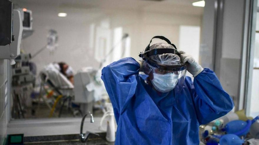 Más gripe y menos cuidados, las claves que explican un aumento del 54% en los casos de coronavirus