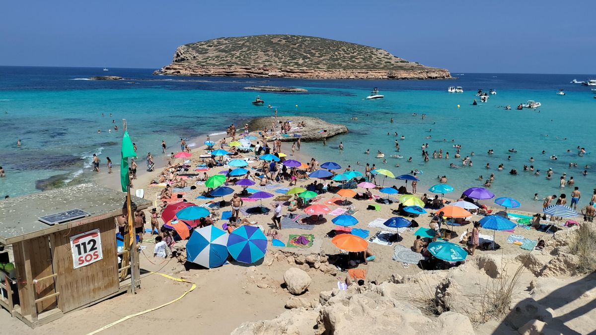 Platges de Comte alcanzó este verano casi tres veces su capacidad de carga física estimada.