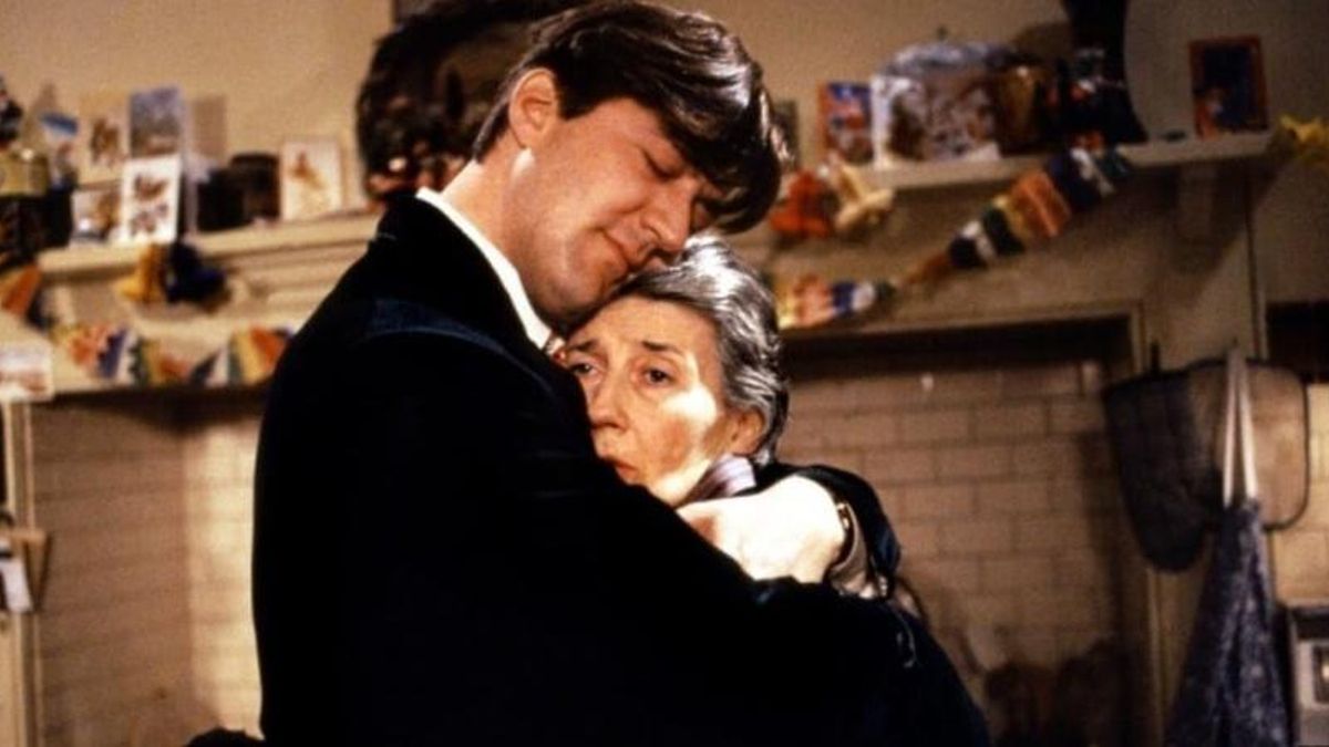 (Fotograma de la película 'Los amigos de Peter', de 1992 / Channel Four Films).