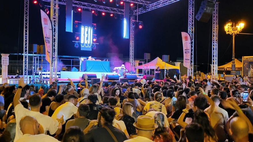 Actuación de Bejo en el Festivalito Sonora.