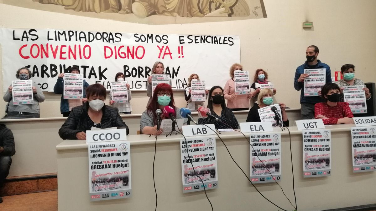 Representantes sindicales del sector de limpiezas en rueda de prensa