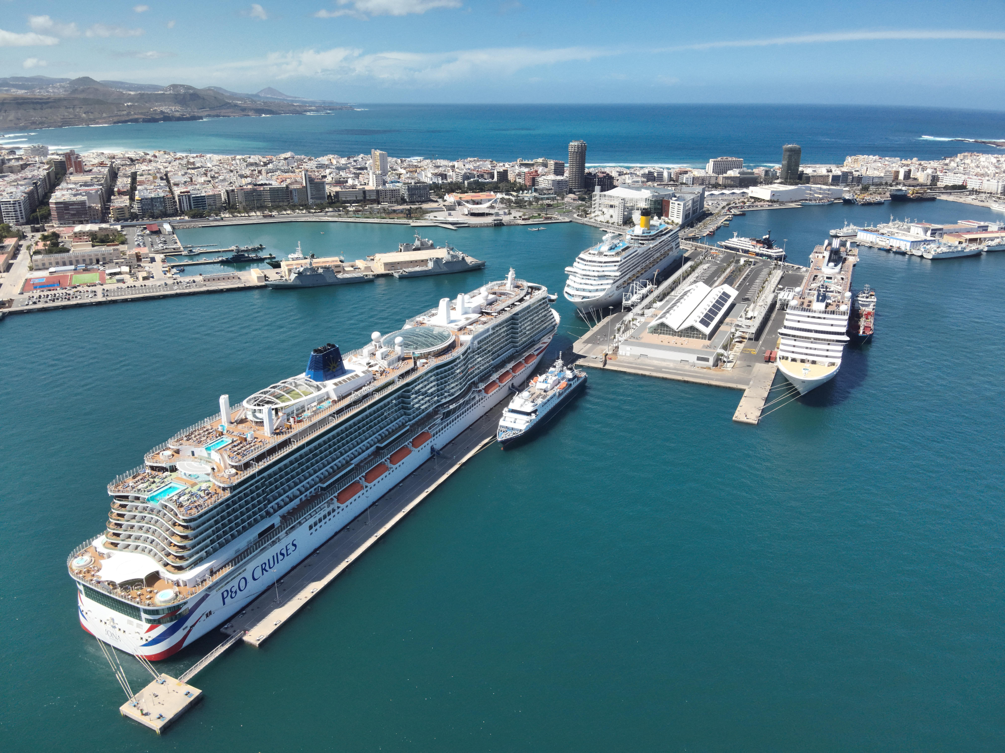 Cruceros atracados en el puerto de Las Palmas.