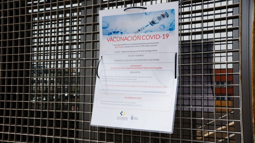 Uno de los carteles informativos a las puertas del Santiago Martín