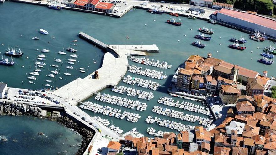 La sequía obliga a Bizkaia a trasladar por barco 2.000 metros cúbicos de agua potable al día desde Santurzi a Bermeo