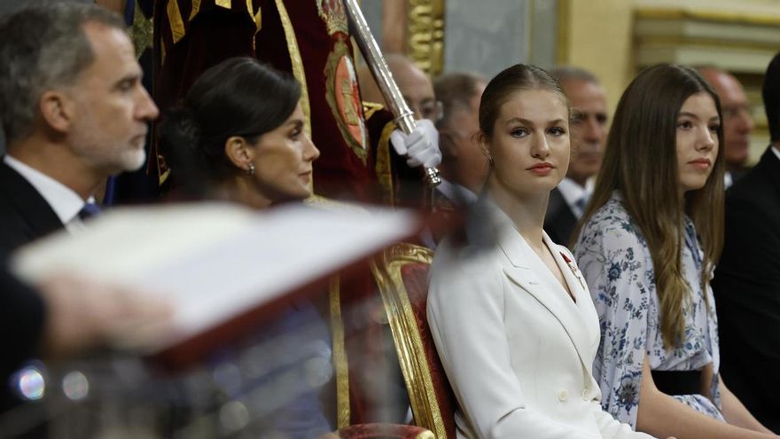 Leonor de Borbón jura la Constitución como heredera al trono: "Les pido que confíen en mí"