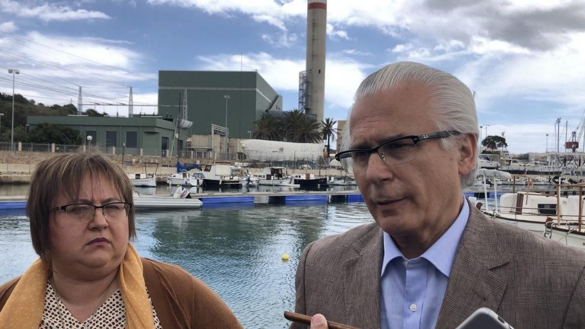 Garzón destaca el compromiso de Actúa con las renovables y con la mejora de la calidad del agua en Menorca
