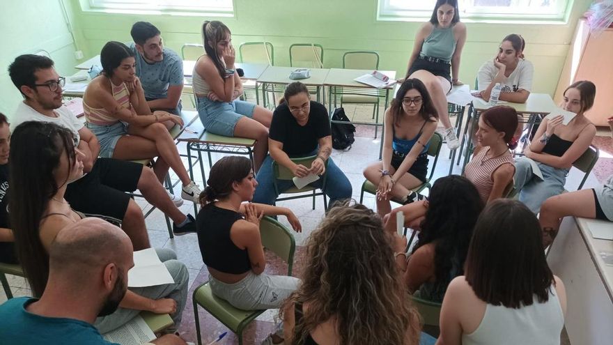 'Amar en tiempos revueltos' o cómo entender y acompañar afectivamente a los adolescentes