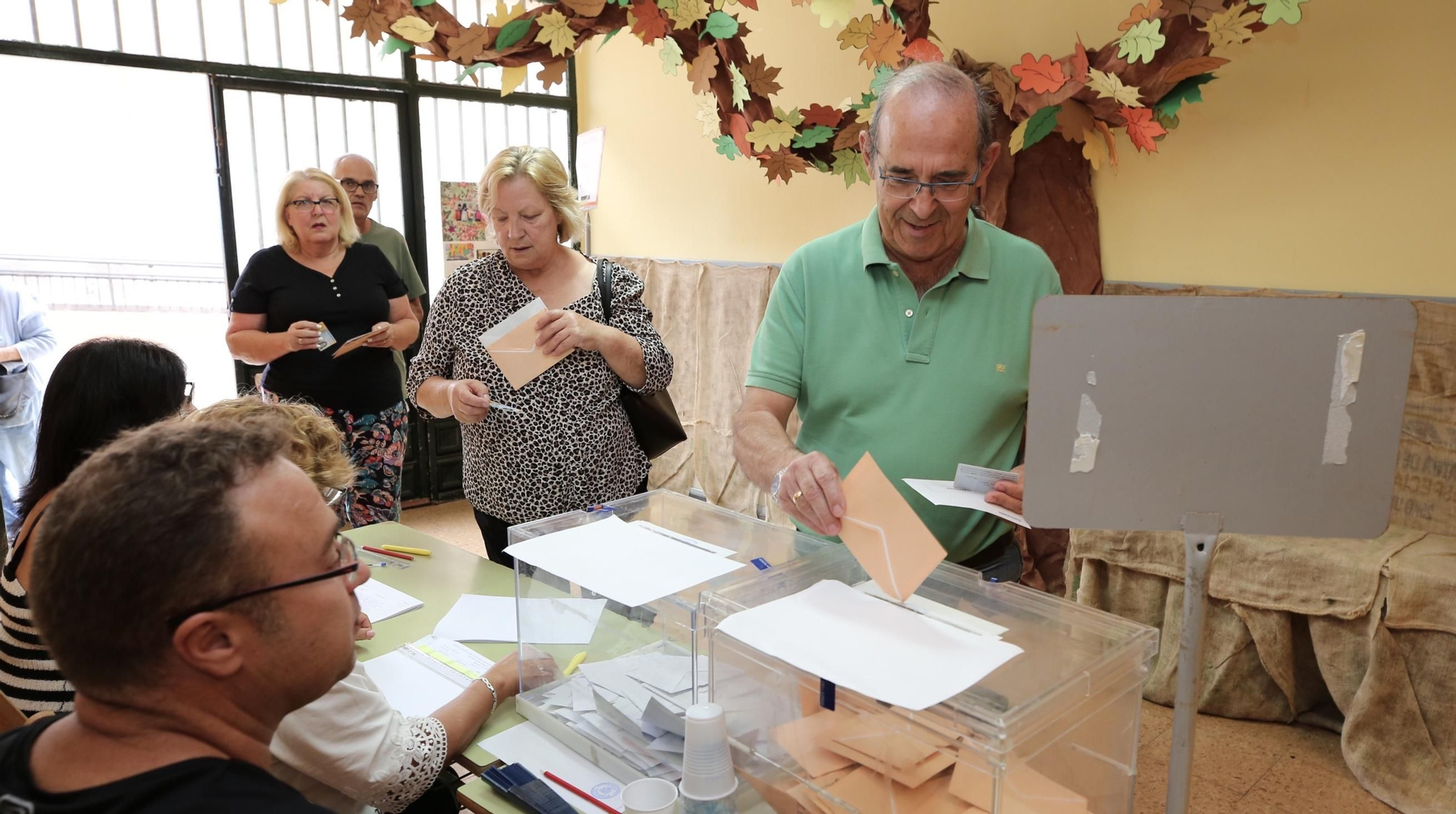Colegios electorales durante al 10N en Las Palmas de Gran Canaria. (Alejandro Ramos)