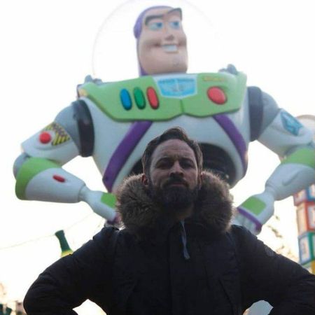 Santiago Abascal y Buzz Lightyear.