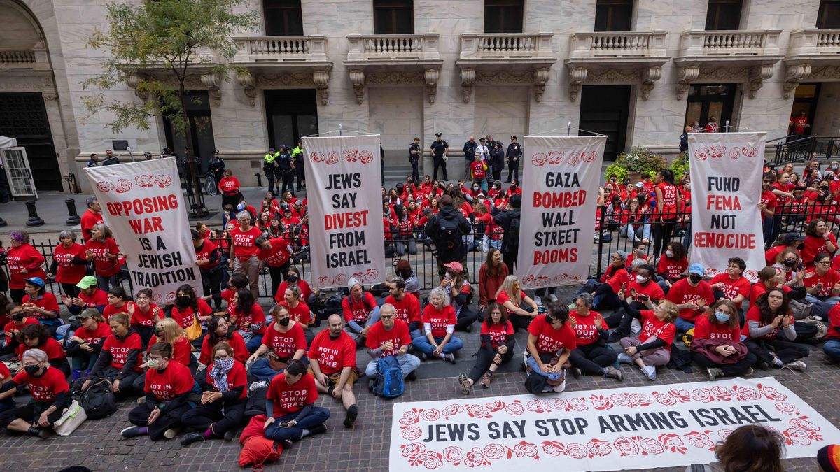 Activistas judíos estadounidenses protestan en Nueva York contra el genocidio israelí en Gaza