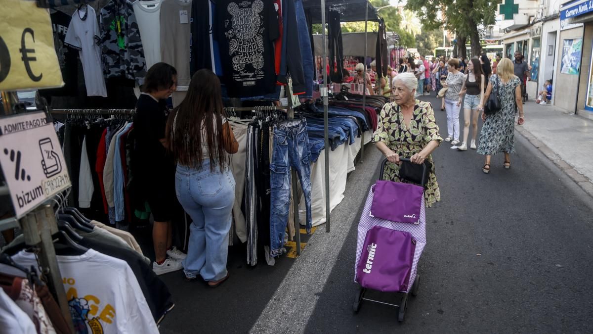 Mercadillo del sector sur vuelve junto a la avenida de Cádiz