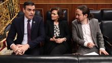 Pedro Sánchez, junto a los vicepresidentes Carmen Calvo y Pablo Iglesias, este miércoles, en el Congreso.