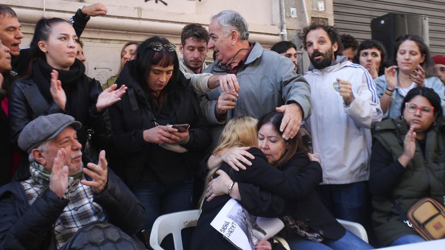 Tras la represión en el Congreso, siguen detenidas 16 personas y familiares exigieron su liberación inmediata