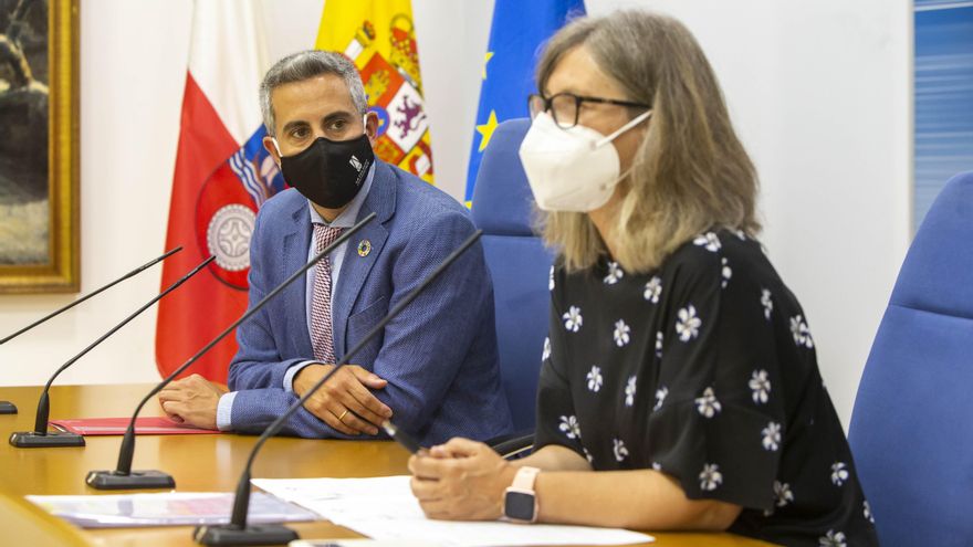 El vicepresidente y consejero de Universidades, Igualdad, Cultura y Deporte, Pablo Zuloaga, presenta, en rueda de prensa, el Plan Corresponsables.