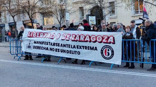 Manifestación ante el Congreso por la libertad de los seis jóvenes de Zaragoza condenados por una protesta contra Vox