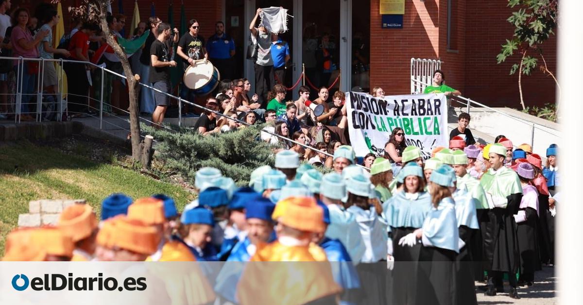 Protestas en defensa de la educación pública y banderas palestinas en la apertura del curso universitario andaluz
