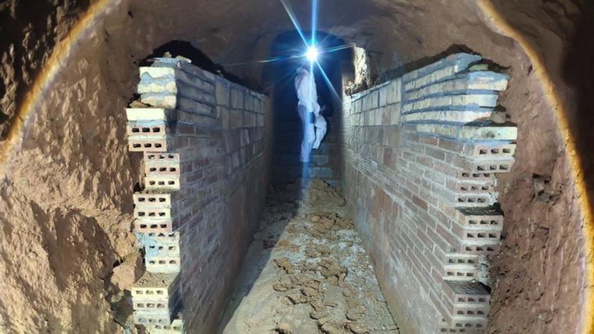 Previsto para 240 personas, en este refugio antiáreo descubierto en Barcelona han hallado luces de aceite, una moneda y grafitis