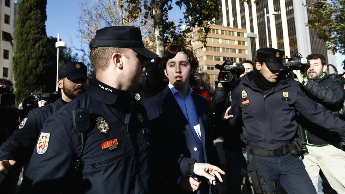El juez Zamarriego procesa al 'pequeño Nicolás' y a otros cinco policías por un delito de estafa