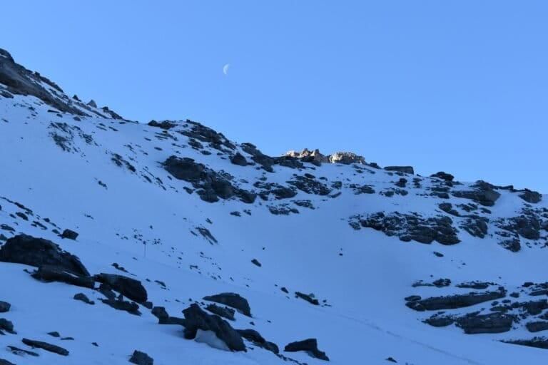 Superficie del glaciar Echaurren Norte en abril de 2026. Se observa el glaciar parcialmente cubierto de nieve al inicio del año hidrológico 2026. Foto: cortesía Felipe Ugalde/Universidad de Chile