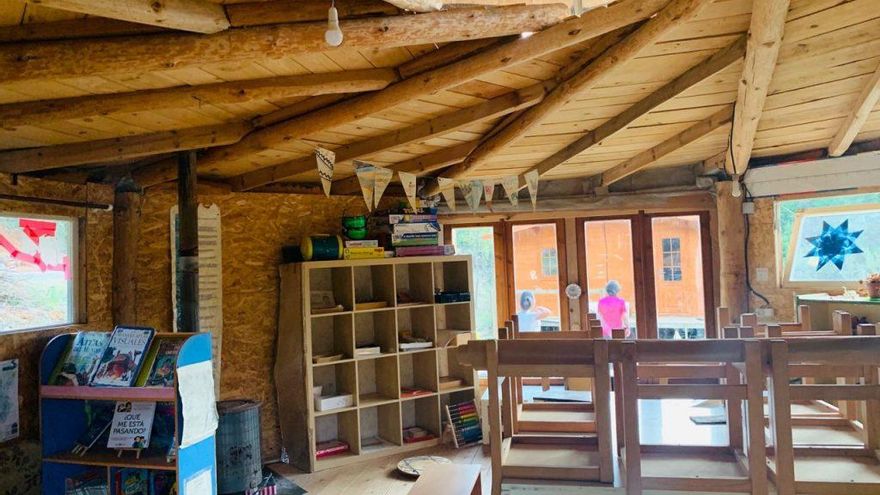 Caneto se moviliza para salvar su escuela rural autogestionada, que el Gobierno de PP y Vox en Aragón considera irregular