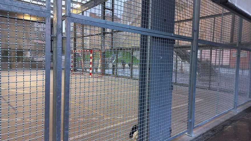 El cierre de las canchas de Atxuri en Bilbao deja a cientos de personas sin hogar a la intemperie en pleno invierno