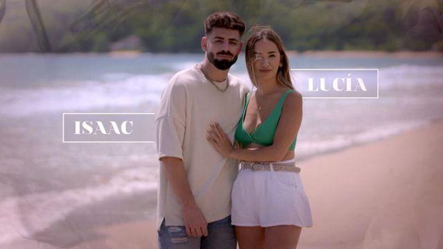Isaac y Lucía posan antes de entrar en 'La última tentación'