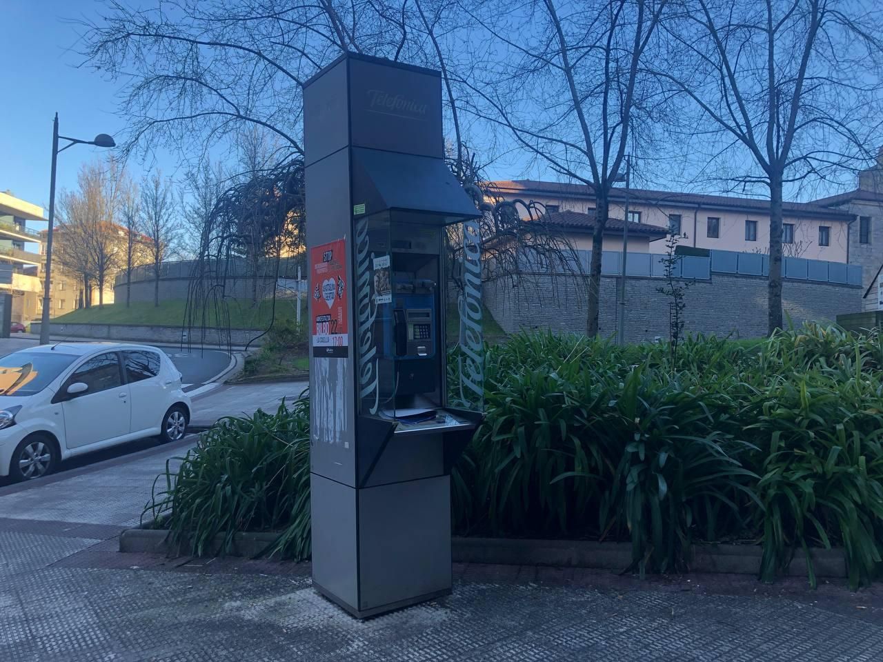 Cabina de teléfono en Antziola Auzoa de Hernani, Gipuzkoa