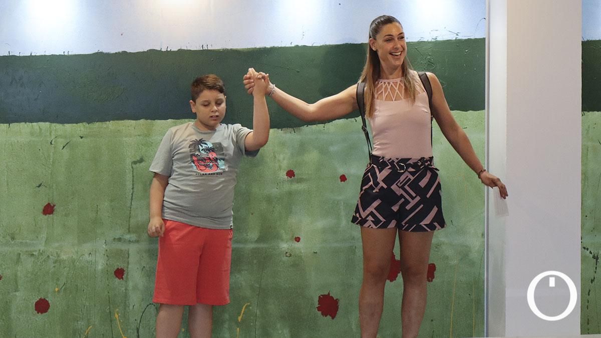 Alumnos con autismo del Torre Malmuerta exponen unas obras en las que reinterpretran cuadros de Pepe Amate