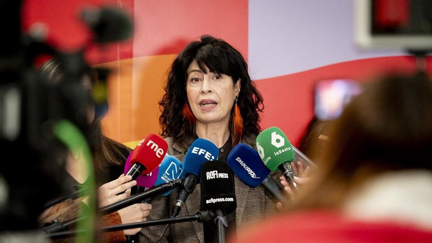 La ministra de Igualdad, Ana Redondo, atiende a los medios antes de presidir el Comité de Crisis del Ministerio de Igualdad