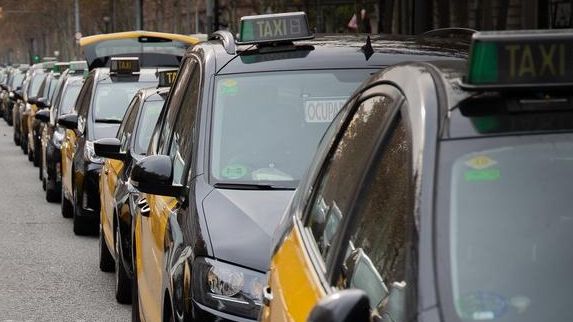 Los taxistas de Barcelona desconvocan la huelga indefinida