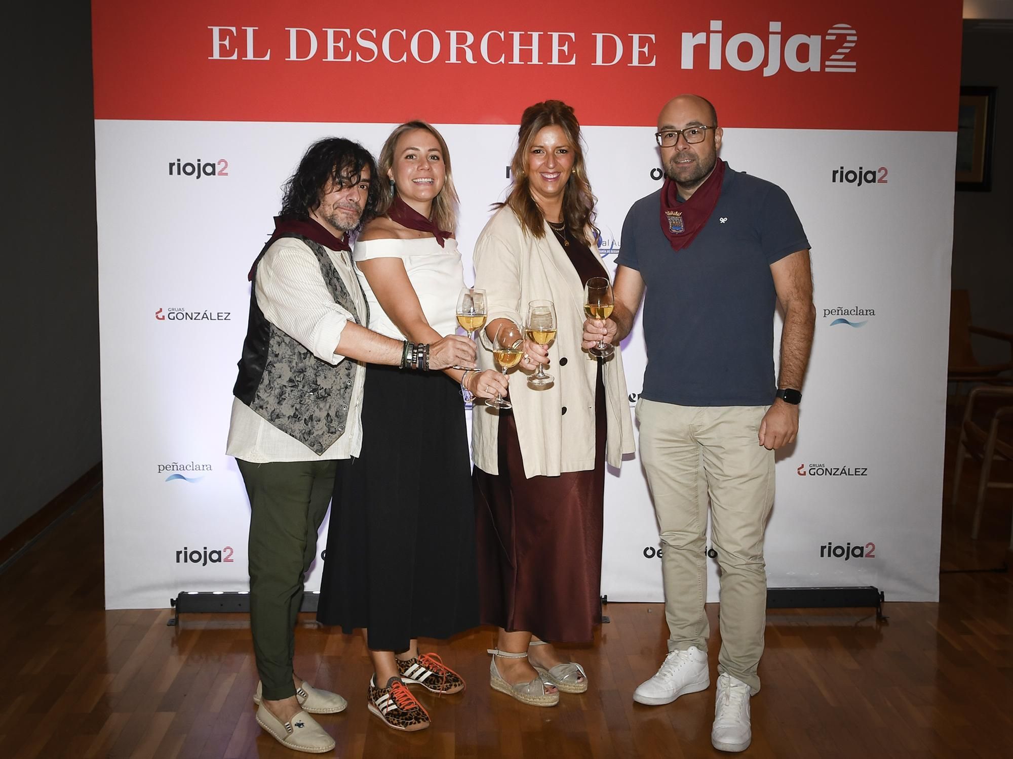 El responsable comercial de Rioja2, José Manuel Trapero; la directora de comunicación del Consejo Regulador de DOCa Rioja, Amanda de la Santísima Trinidad; la directora de Rioja2, Olivia García; y el director técnico del Consjejo, Pablo Franco