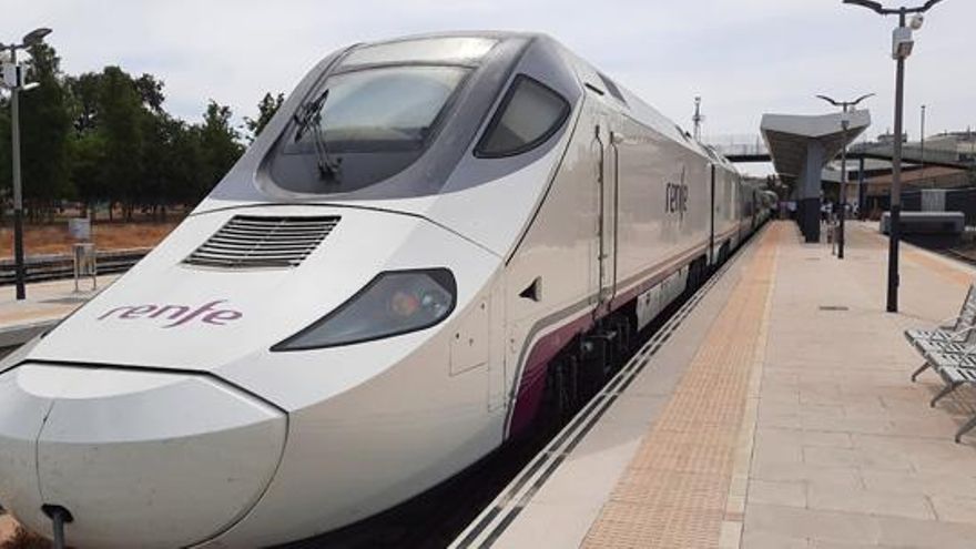 Óscar Puente anuncia el "gran avance" del tren Badajoz-Cáceres, separadas desde el lunes por 46 minutos